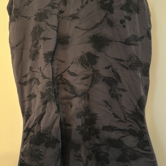 Athleta Speedlight tank w flowers - Picture 2 of 6